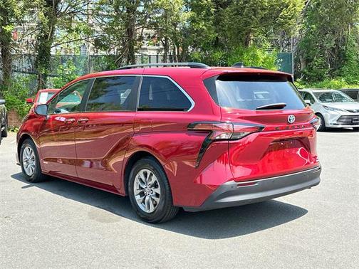 2021 Toyota Sienna XLE 8 Passenger