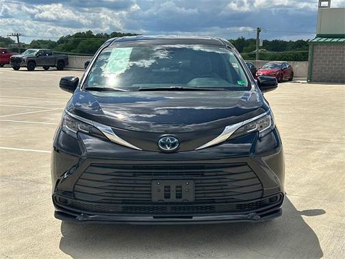 2022 Toyota Sienna LE