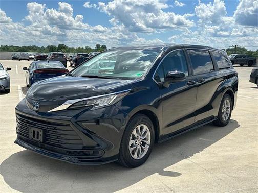 2022 Toyota Sienna LE