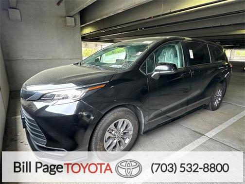 2022 Toyota Sienna LE