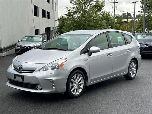2013 Toyota Prius v Five