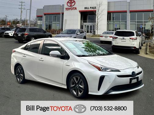 Blizzard Pearl 2019 Toyota Prius XLE