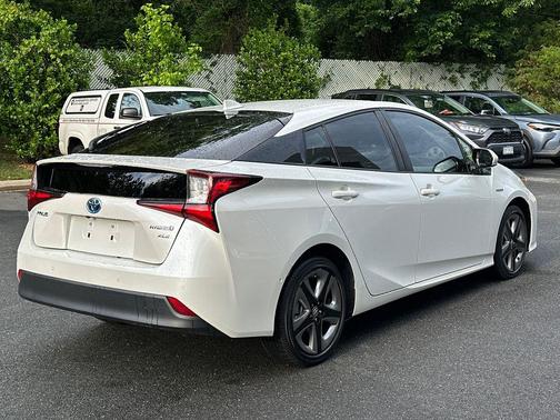 Blizzard Pearl 2019 Toyota Prius XLE