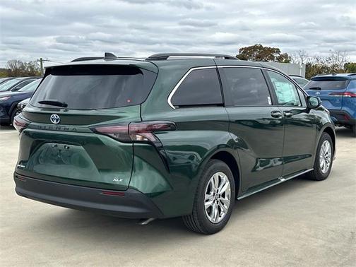 2025 Toyota Sienna XLE
