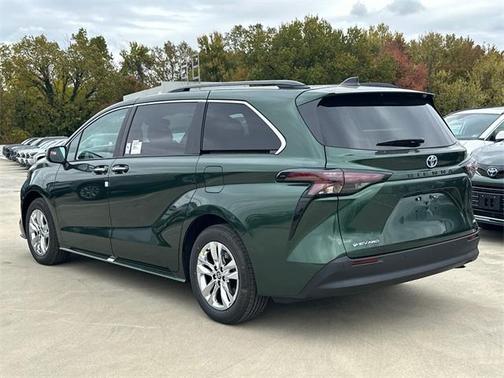 2025 Toyota Sienna XLE