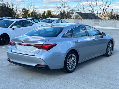 2022 Toyota Avalon Hybrid Limited