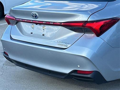 2022 Toyota Avalon Hybrid Limited