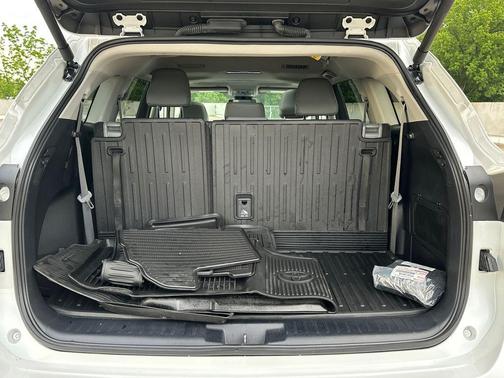 Wind Chill Pearl 2024 Toyota Highlander XLE