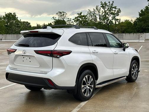 Wind Chill Pearl 2024 Toyota Highlander XLE