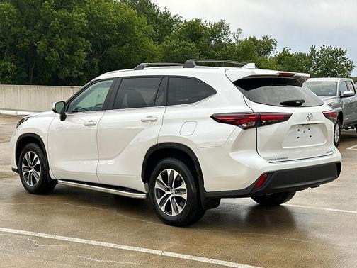 Wind Chill Pearl 2024 Toyota Highlander XLE