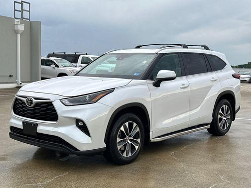 Wind Chill Pearl 2024 Toyota Highlander XLE