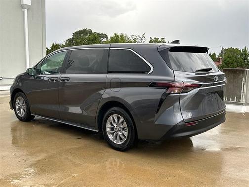 2025 Toyota Sienna LE