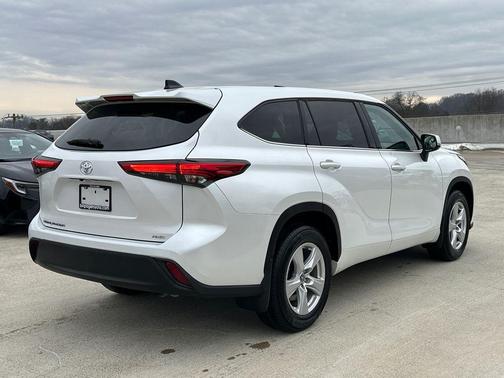 2022 Toyota Highlander L