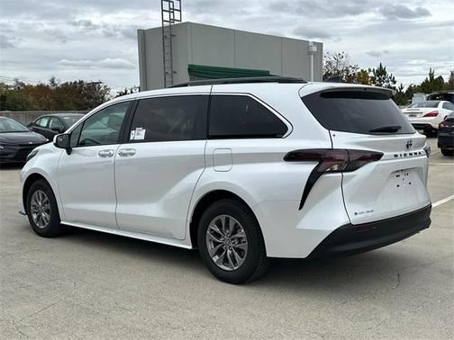 2025 Toyota Sienna XLE