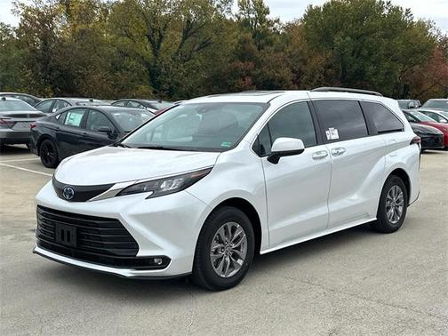 2025 Toyota Sienna XLE