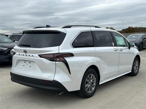 2025 Toyota Sienna XLE