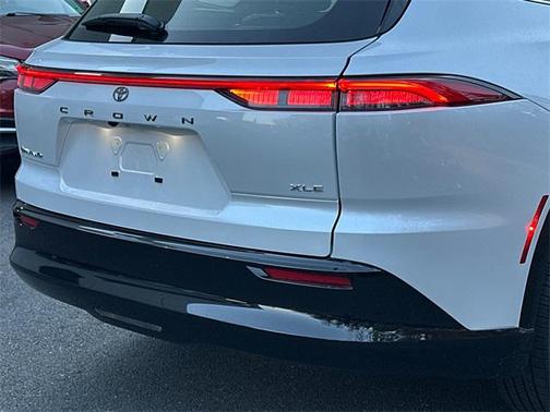 2025 Toyota Crown Signia XLE