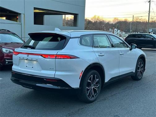 2025 Toyota Crown Signia XLE