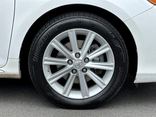 Photo 5 of 29 of 2014 Toyota Camry Hybrid XLE