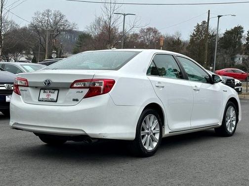 Photo 3 of 29 of 2014 Toyota Camry Hybrid XLE