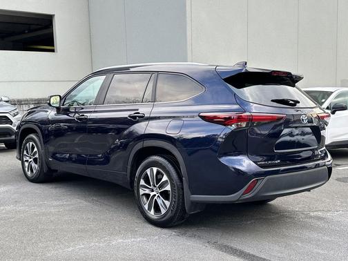 2024 Toyota Highlander Hybrid XLE