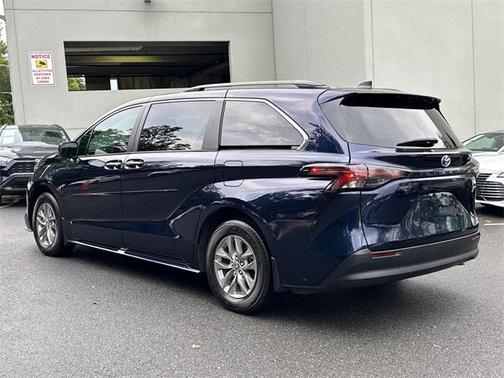 2024 Toyota Sienna XLE 8 Passenger