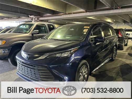 2024 Toyota Sienna XLE 8 Passenger
