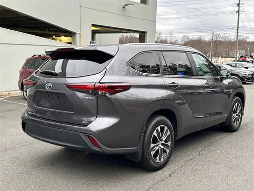 2024 Toyota Highlander Hybrid XLE