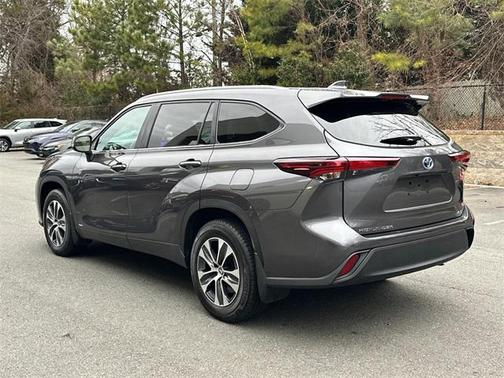 2024 Toyota Highlander Hybrid XLE