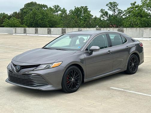 Predawn Gray Mica 2019 Toyota Camry Hybrid XLE