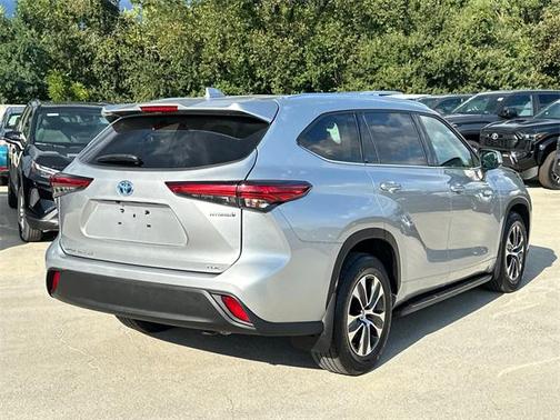 2021 Toyota Highlander Hybrid XLE