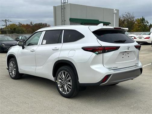 2026 Toyota Highlander Hybrid Platinum