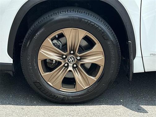 2023 Toyota Highlander Hybrid XLE