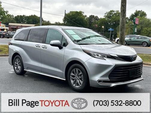 2022 Toyota Sienna XLE 8 Passenger