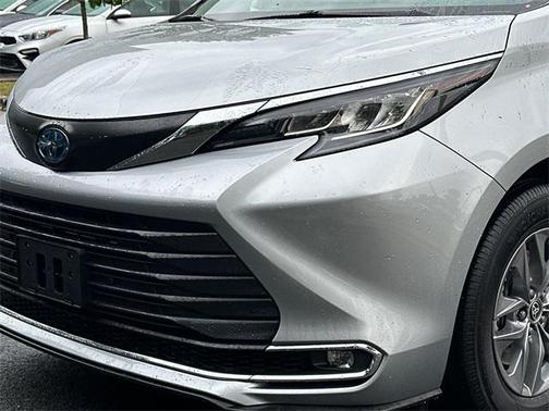 2022 Toyota Sienna XLE 8 Passenger