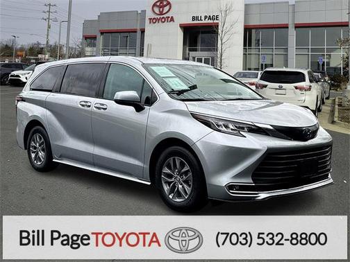 2022 Toyota Sienna XLE 8 Passenger