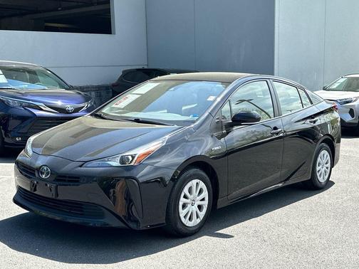 Midnight Black Metallic 2022 Toyota Prius LE