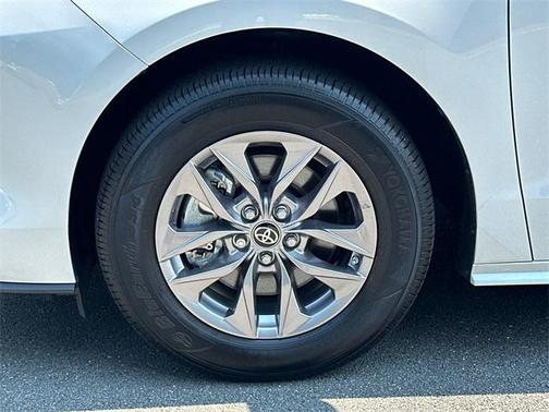 2023 Toyota Sienna XLE 8 Passenger