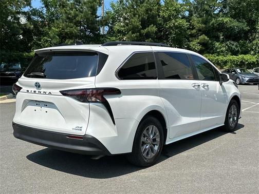 2023 Toyota Sienna XLE 8 Passenger