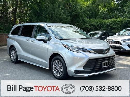 2023 Toyota Sienna LE