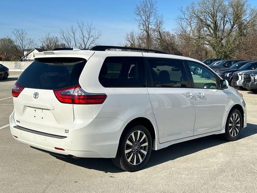 2020 Toyota Sienna XLE Premium
