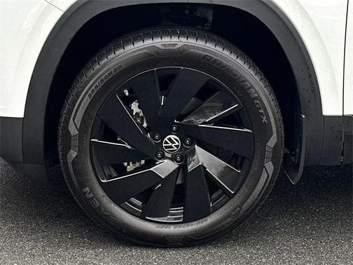2024 Volkswagen Atlas 2.0T SE w/Technology 4MOTION