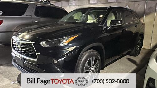 Midnight Black Metallic 2023 Toyota Highlander Hybrid XLE