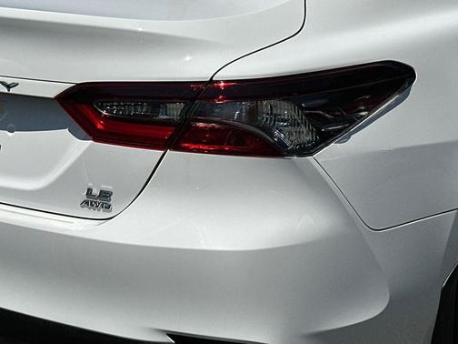 Ice Cap 2024 Toyota Camry LE