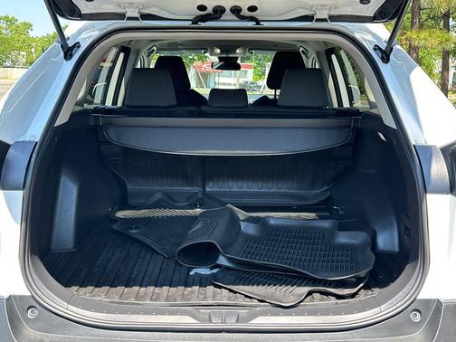 Ice 2025 Toyota RAV4 XLE
