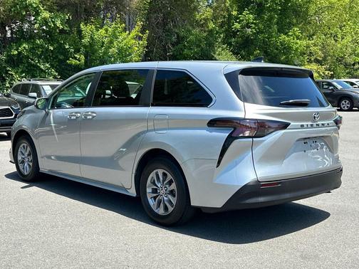 Celestial Silver Metallic 2023 Toyota Sienna LE