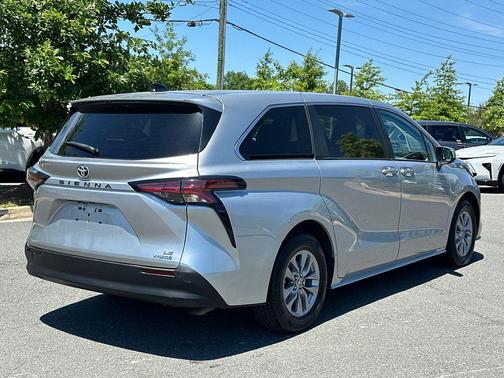 Celestial Silver Metallic 2022 Toyota Sienna LE