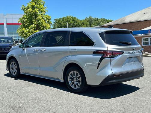 Celestial Silver Metallic 2022 Toyota Sienna LE