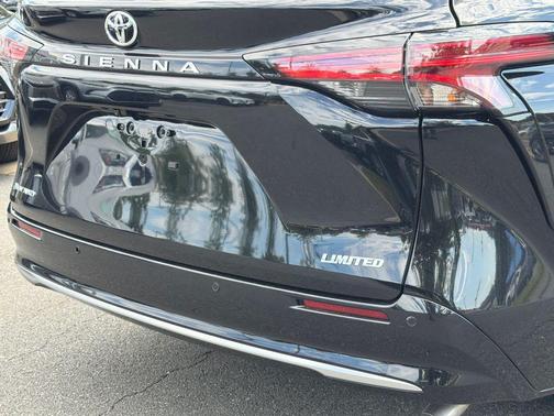 Midnight Black Metallic 2026 Toyota Sienna Limited