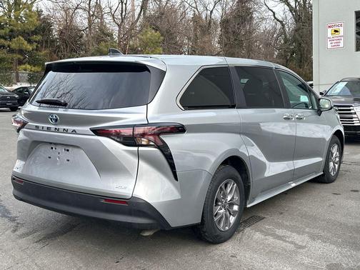 2025 Toyota Sienna XLE